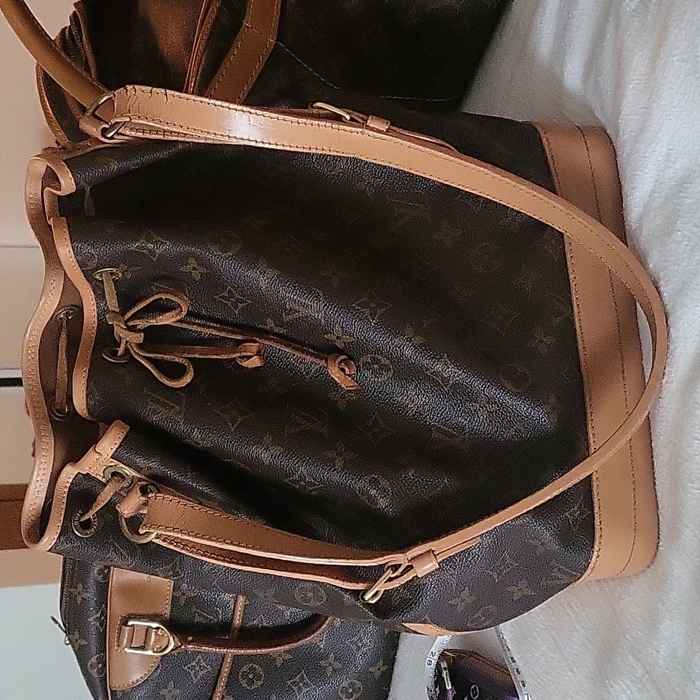 LOUIS VUITTON Authentic Vintage Monogramed GM Noe Bucket Bag.